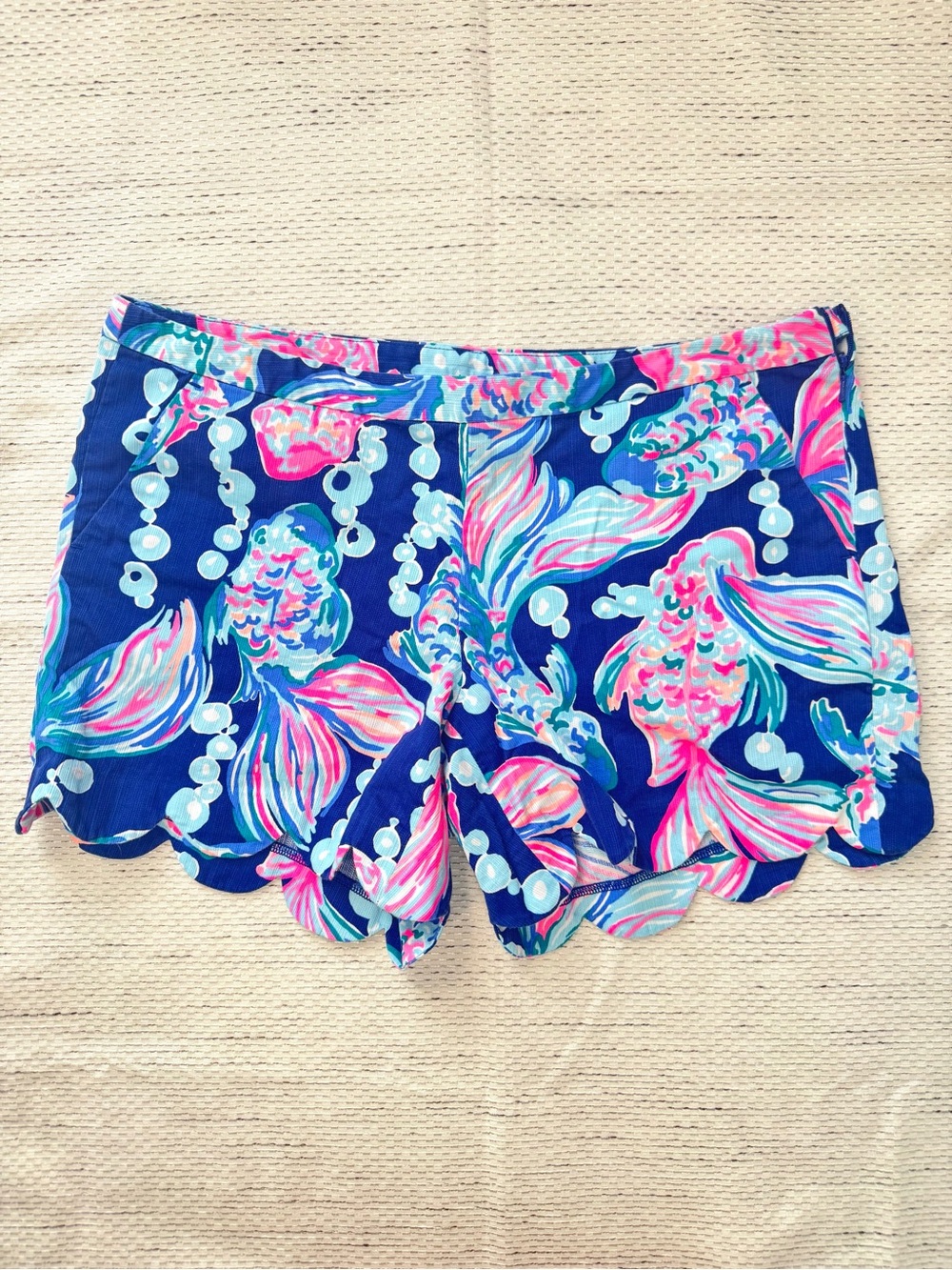 Lilly Pulitzer Magnolia Shorts Women’s 8 Going Coastal Koi Fish Scallop Tropical